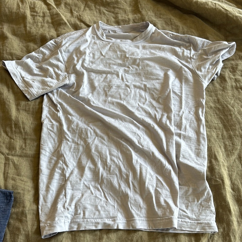Outlier merino t shirt cut two, size medium basically brand new